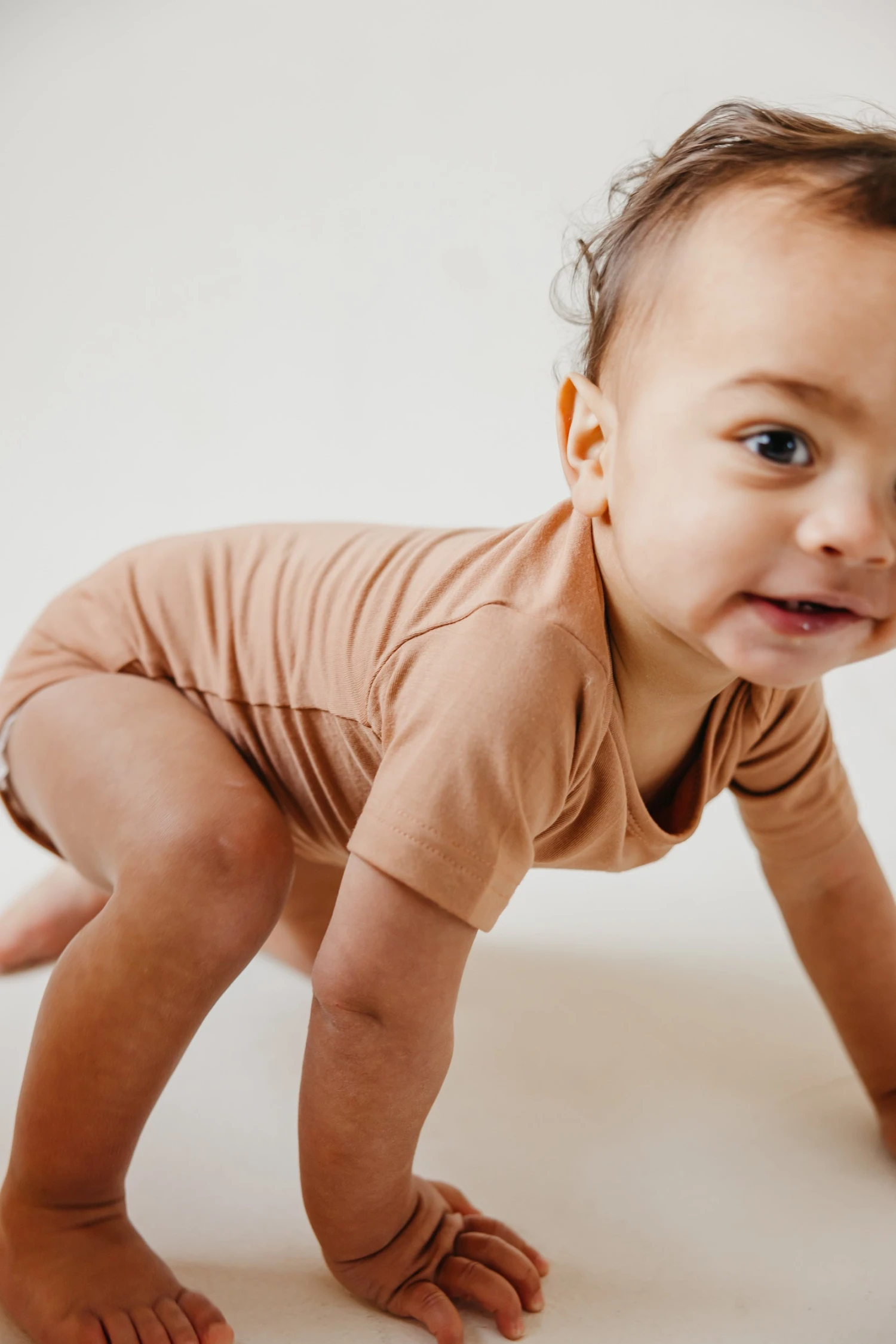 Copper Pearl Short Sleeve Bodysuit | Pecan 7 Copper Pearl Short Sleeve Bodysuit | Pecan - Image 5