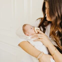 Copper Pearl Baby Bonnet | Oat -The Baby's Crib CPROBI22ACWEB 94 9aafa027 fe68 45fd 818c 2d51c0e584dc