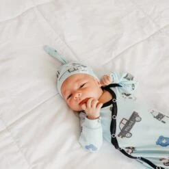 Copper Pearl Top Knot Hat | Leo -The Baby's Crib CPSAUSB2AH22ACWEB 36copy bd8f4374 1b7a 426c 8e07 86eb21e5e2ff