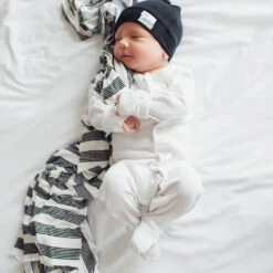 Copper Pearl Top Knot Hat | Midnight -The Baby's Crib Copy of Copy of EmmylowephotoCopperPearlNov17 187 da4a4d7b b470 4df3 bb3a 61c4089a3f57