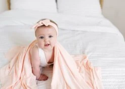Copper Pearl Knit Headband Bow | Blush -The Baby's Crib DSC 6485 28ec0497 49e4 4b47 b5ec 4e552f721a39
