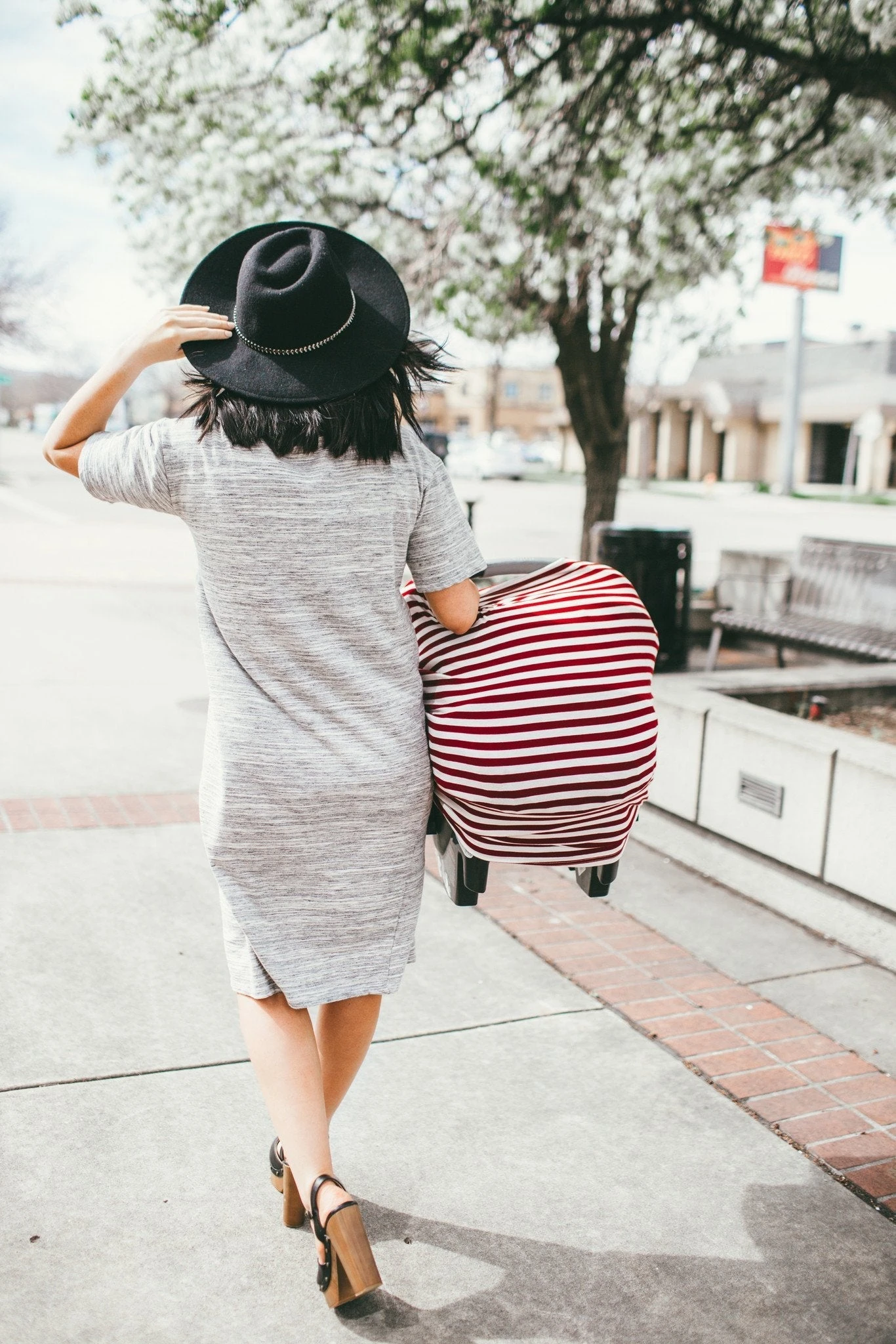 Copper Pearl Multi-Use Cover | Crimson 4 Copper Pearl Multi-Use Cover | Crimson - Image 2